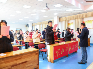 色综合久久久久无码专区开展“宪法晨读”活动